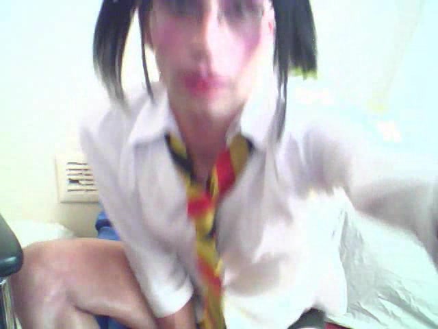 Prevert crossdresser sucks his own dick for webcam