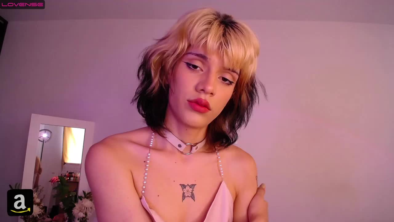 cute femboy camshow!