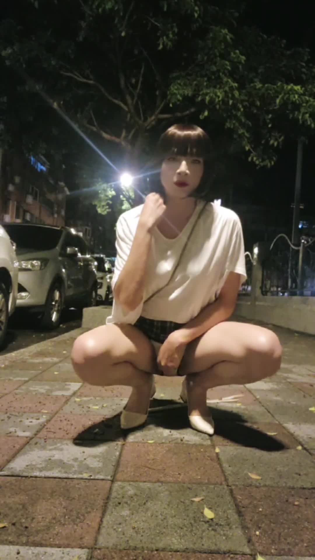 tranny ting xuan outdoor piss with video a panties xhsi